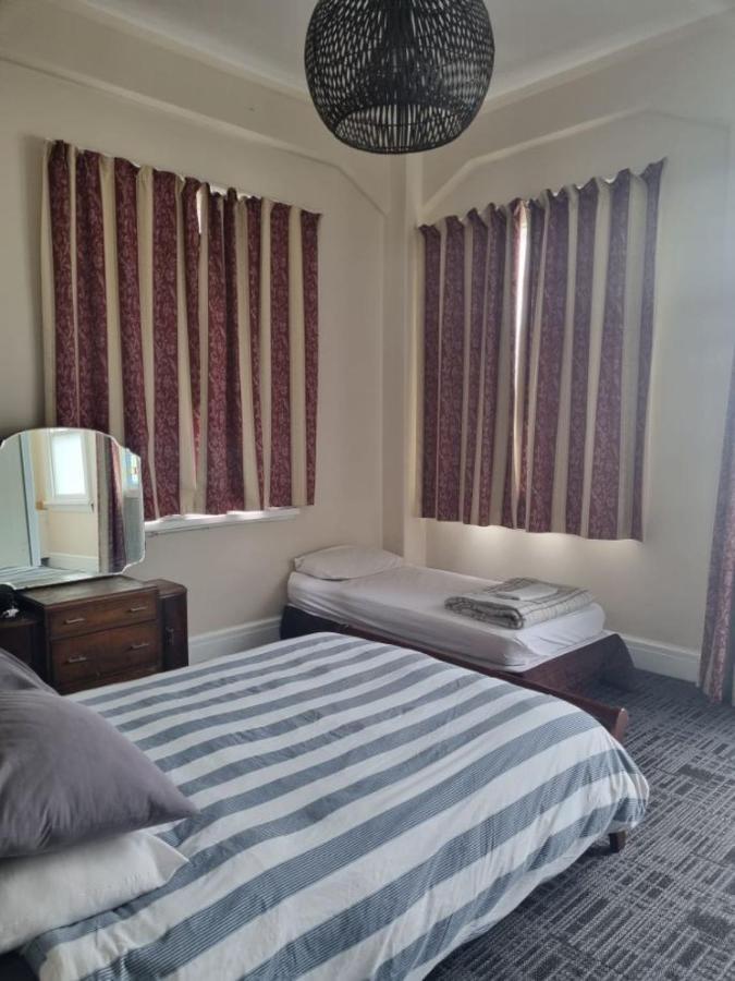 Crashpalace Backpackers Нейпиър Екстериор снимка