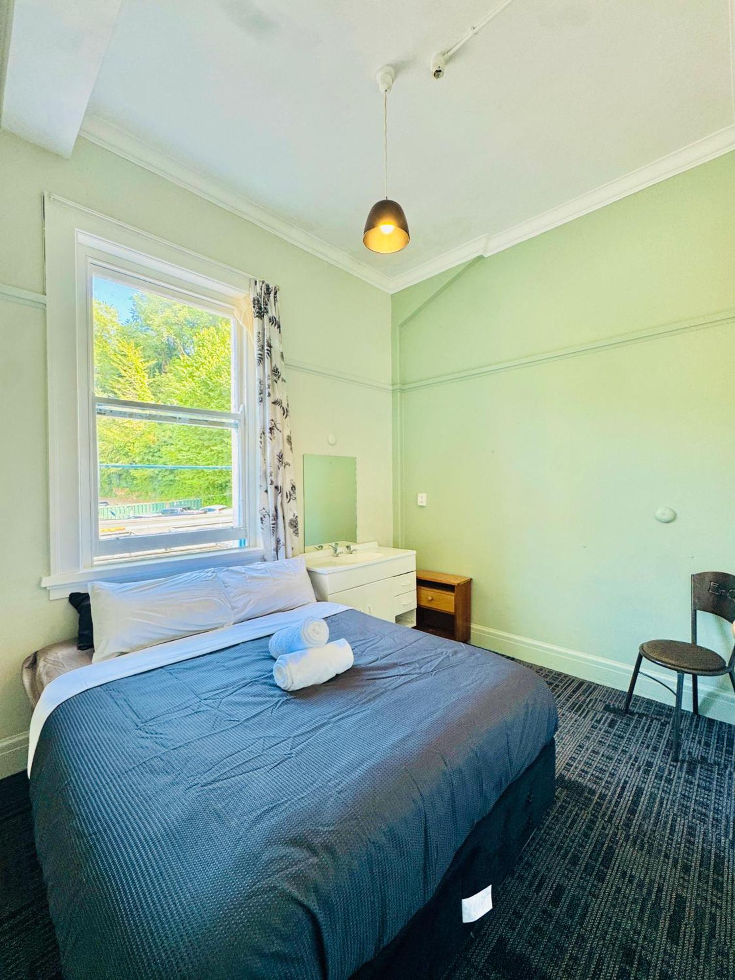 Crashpalace Backpackers Нейпиър Екстериор снимка