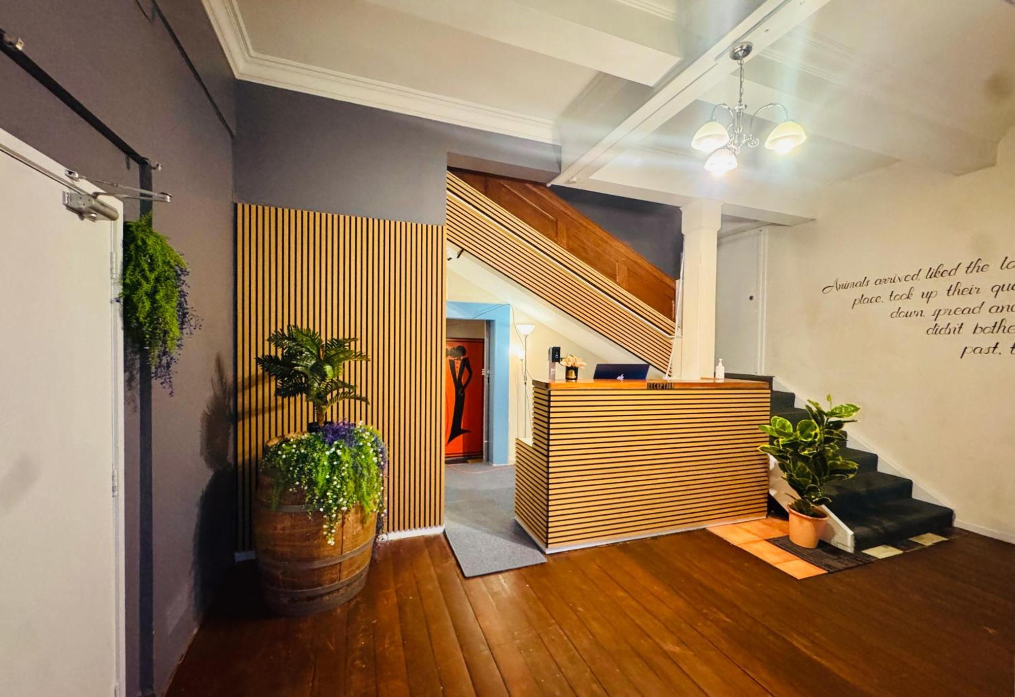 Crashpalace Backpackers Нейпиър Екстериор снимка
