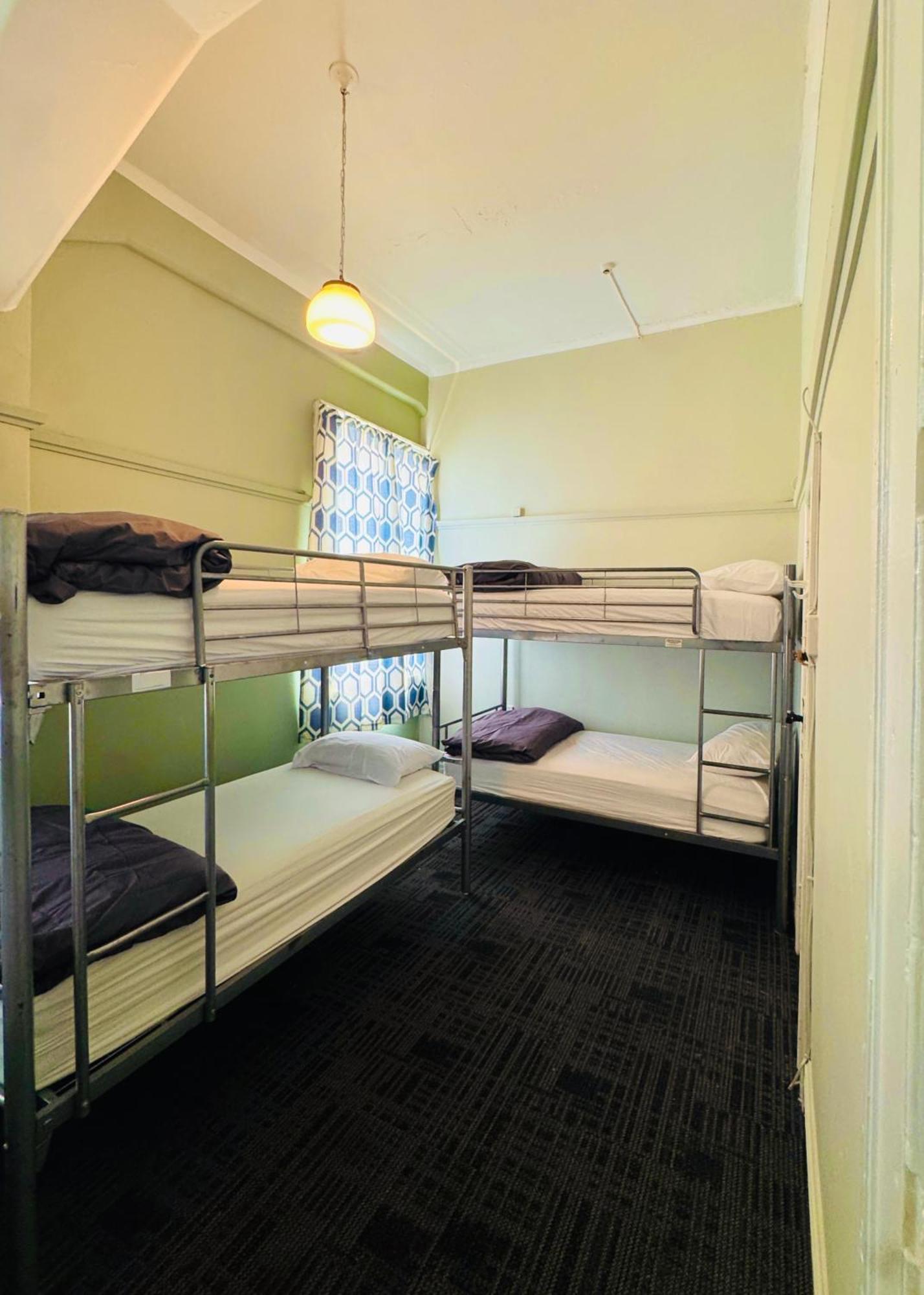 Crashpalace Backpackers Нейпиър Екстериор снимка