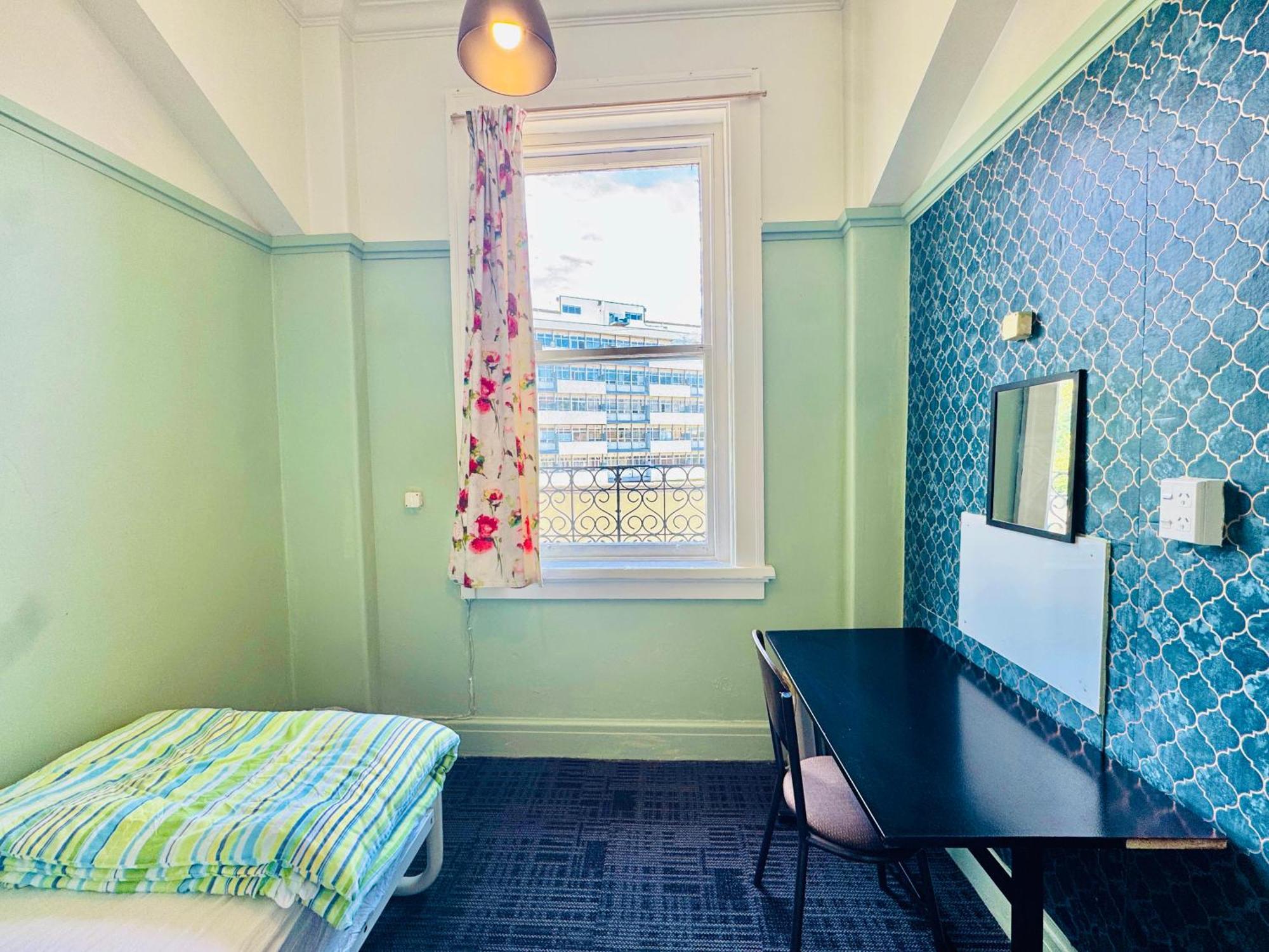 Crashpalace Backpackers Нейпиър Екстериор снимка